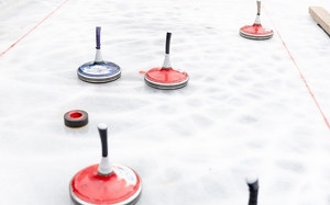 Eisstockschießen – Der Klassiker mit Spaßgarantie